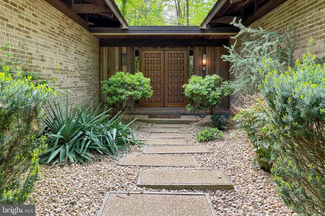 $1,800,000 | 8621 Tebbs Lane, McLean, VA 22102