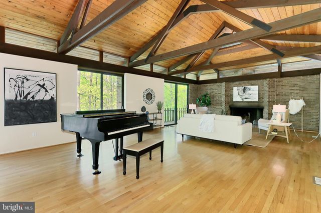 $1,800,000 | 8621 Tebbs Lane, McLean, VA 22102