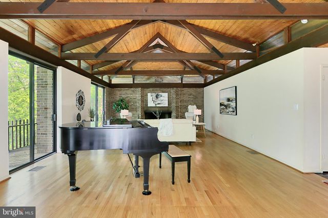 $1,800,000 | 8621 Tebbs Lane, McLean, VA 22102