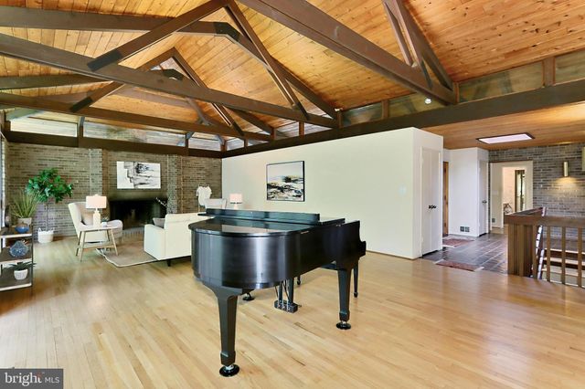 $1,800,000 | 8621 Tebbs Lane, McLean, VA 22102