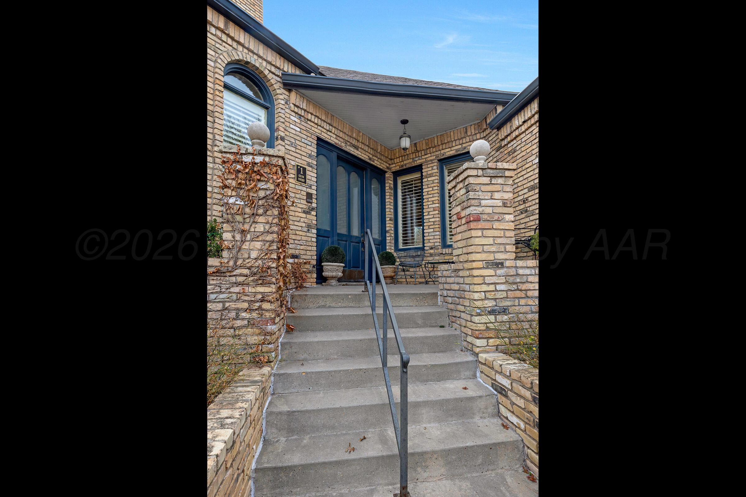 1 Gunn Court Amarillo, TX 79106 - Photo 3 of 36 a view of entryway front of house