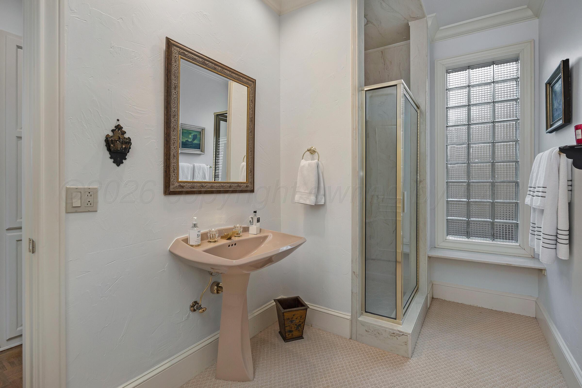 1 Gunn Court Amarillo, TX 79106 - Photo 31 of 36 a bathroom with a sink and a mirror