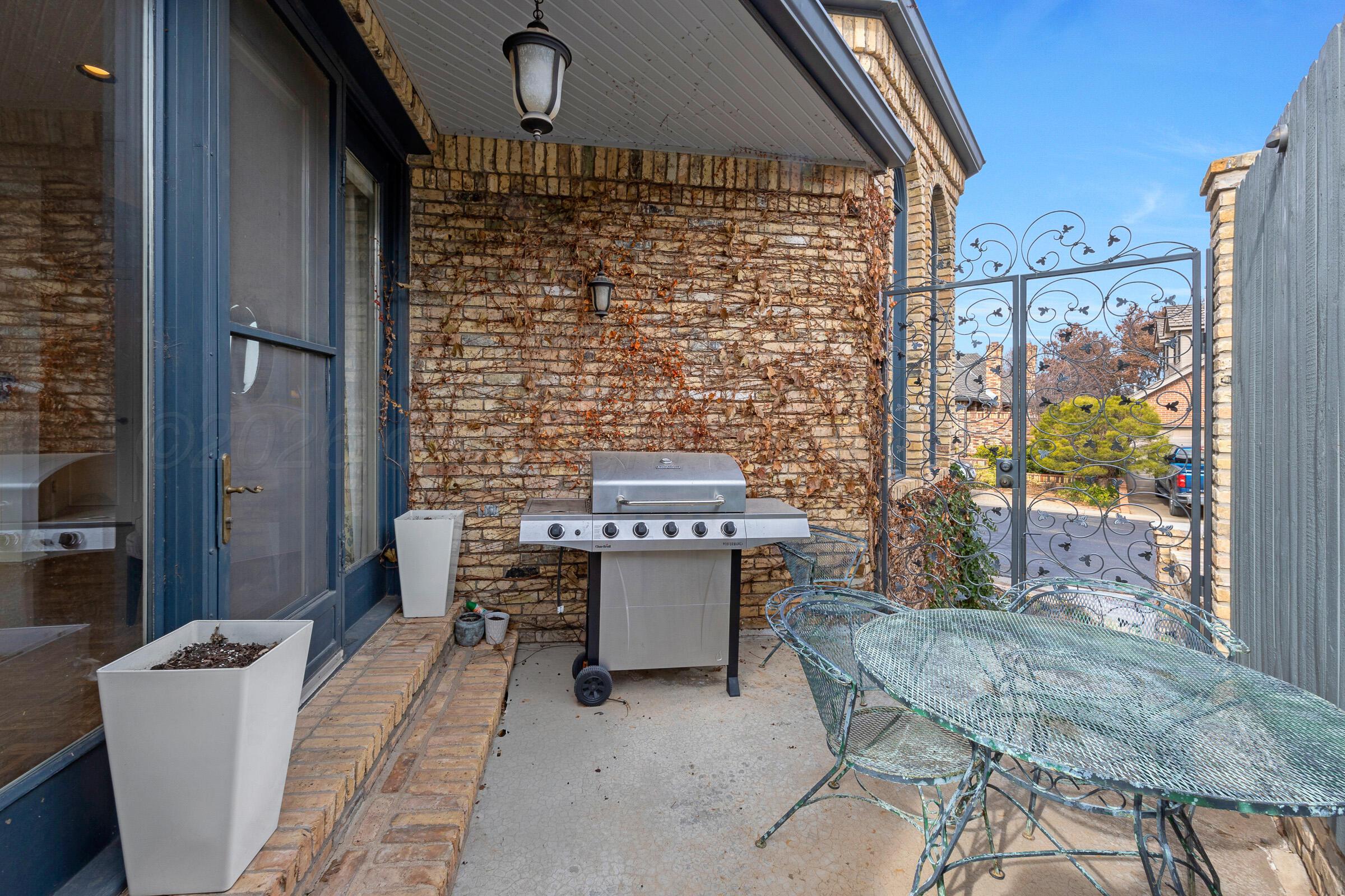 1 Gunn Court Amarillo, TX 79106 - Photo 33 of 36 a view of a chairs and table in the balcony
