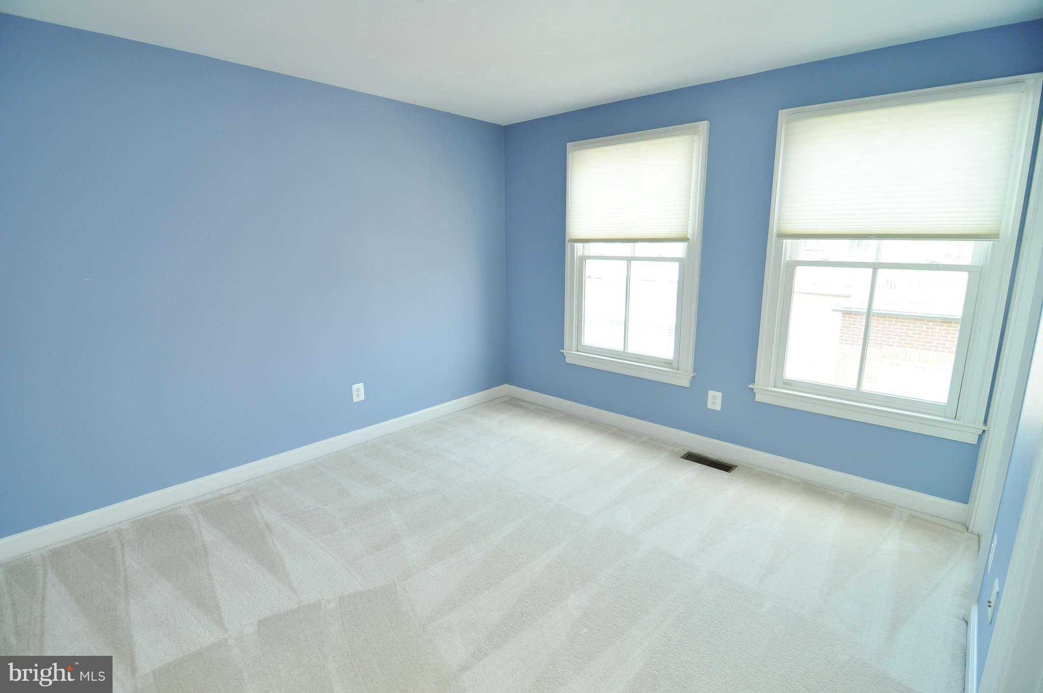 719 Carpenter Road Alexandria, VA 22314 - Photo 14 of 26 an empty room with a window
