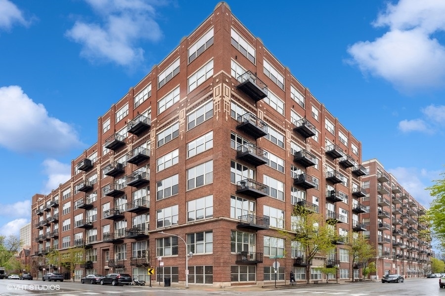 1500 West Monroe Street, Unit 425 Chicago, IL 60607 - Photo 1 of 33 a front view of a building