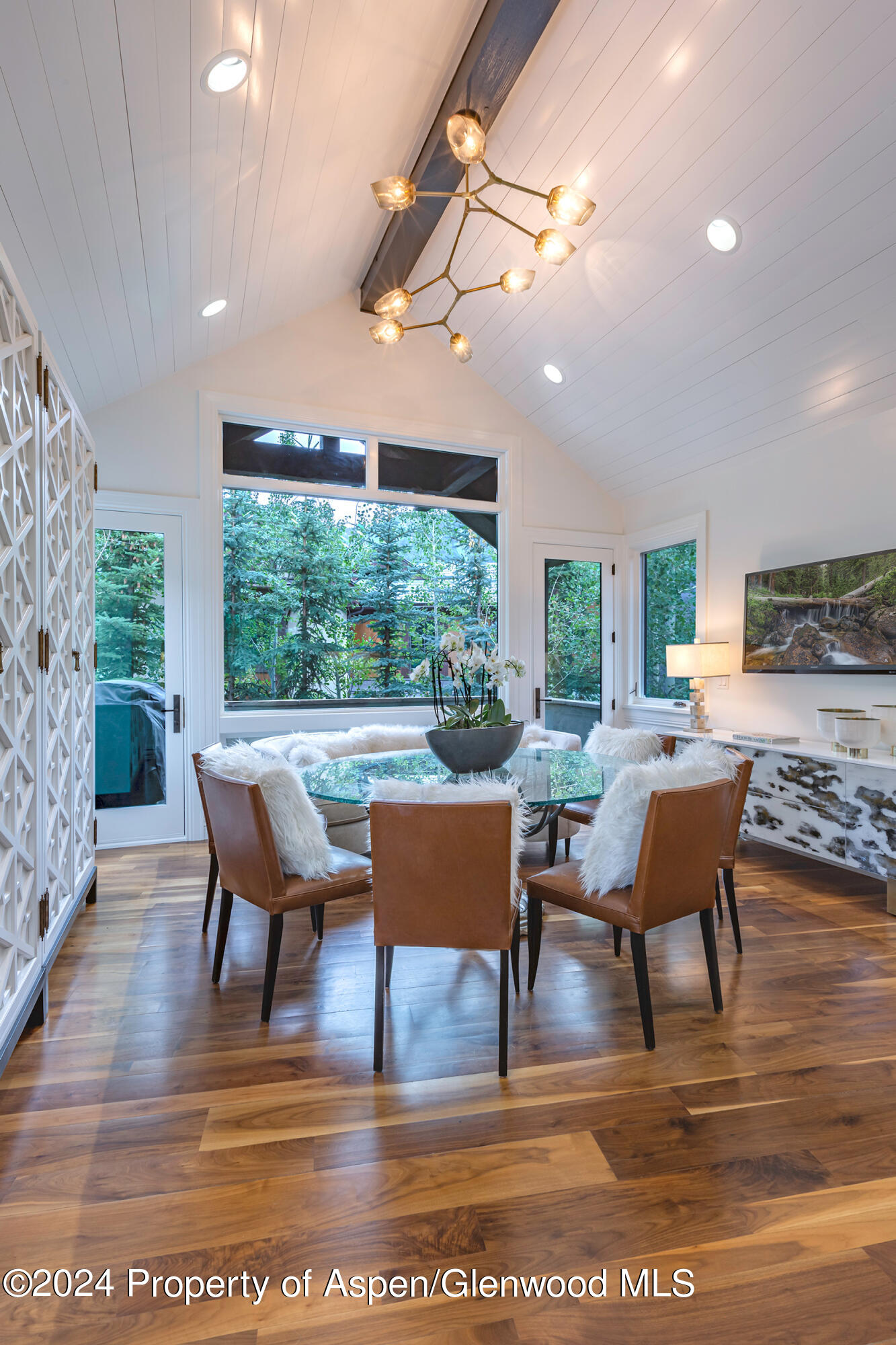 Smuggler Aspen, CO 81611 - Photo 3 of 12 Dining-Area-p-md