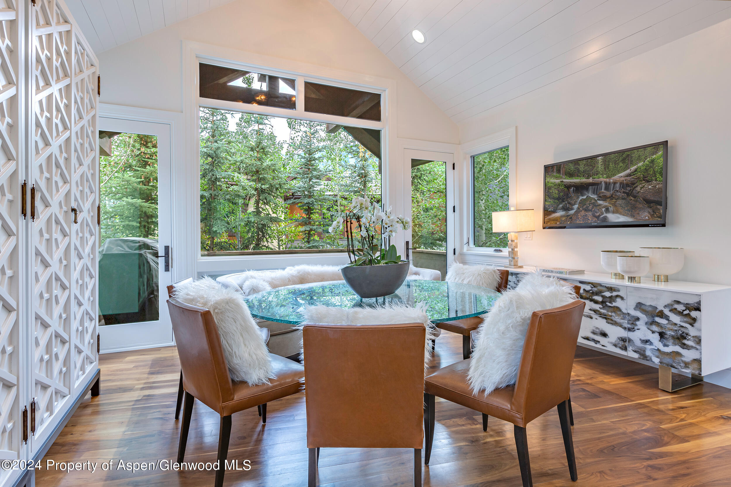 Smuggler Aspen, CO 81611 - Photo 4 of 12 Dining-Area-md