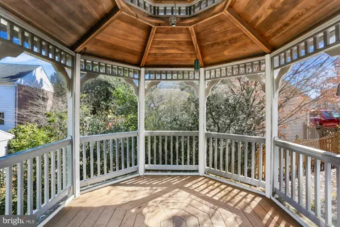 $1,325,000 | 3 Hitching Post Place, North Bethesda, MD 20852