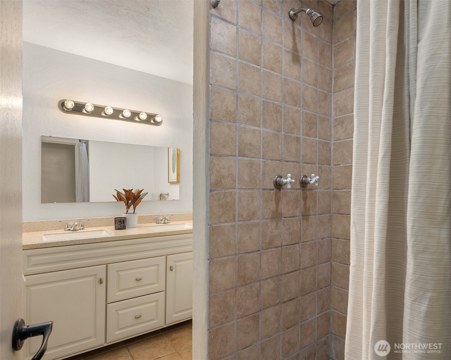 6333 Sand Point Way Northeast Seattle, WA 98115 - Photo 13 of 28