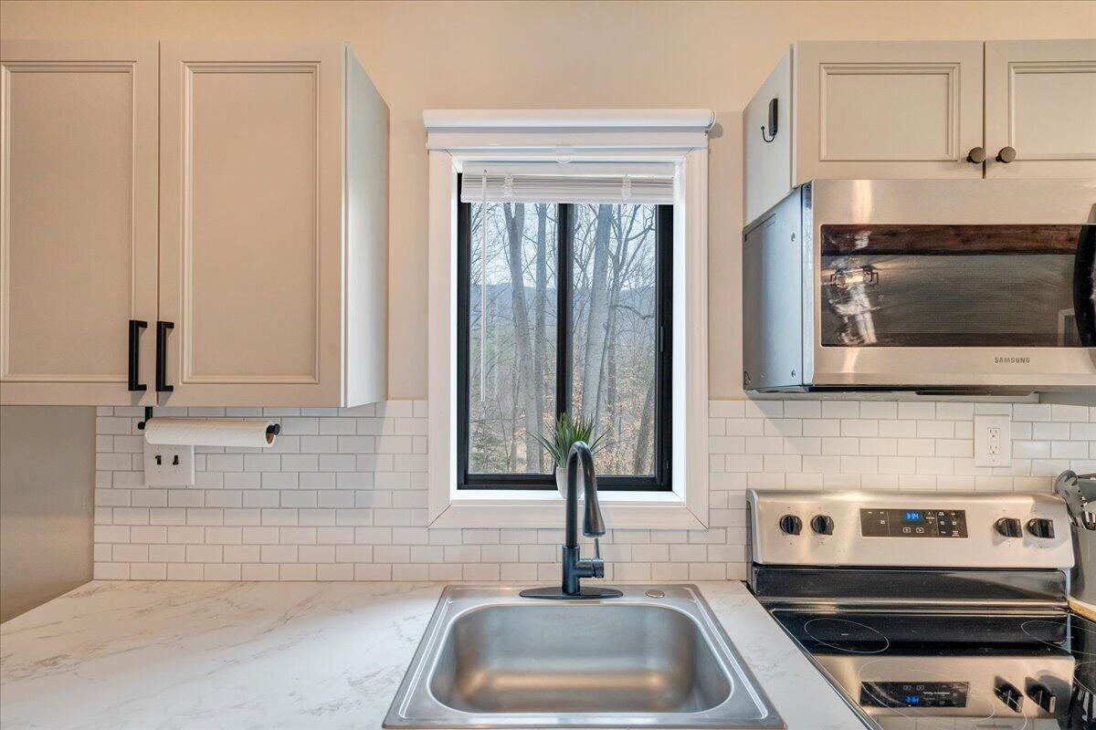 10924 Narrow Passage Road Eagle Rock, VA 24085 - Photo 17 of 85 17-MIB00591