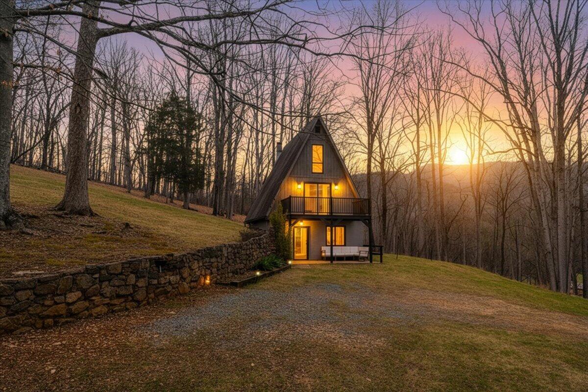 10924 Narrow Passage Road Eagle Rock, VA 24085 - Photo 2 of 85 02-MIB00678F