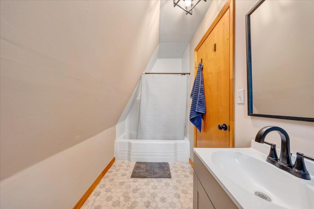 10924 Narrow Passage Road Eagle Rock, VA 24085 - Photo 33 of 85 33-MIB00561