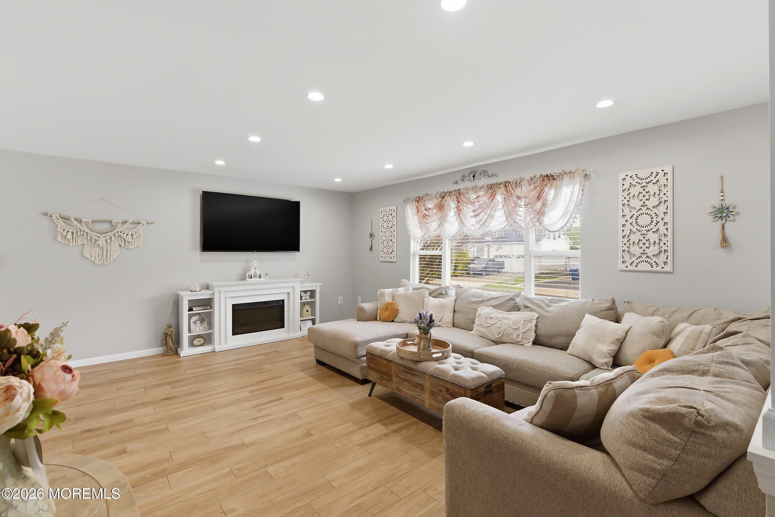 32 Bronia Street Howell, NJ 07731 - Photo 6 of 46 Living 1