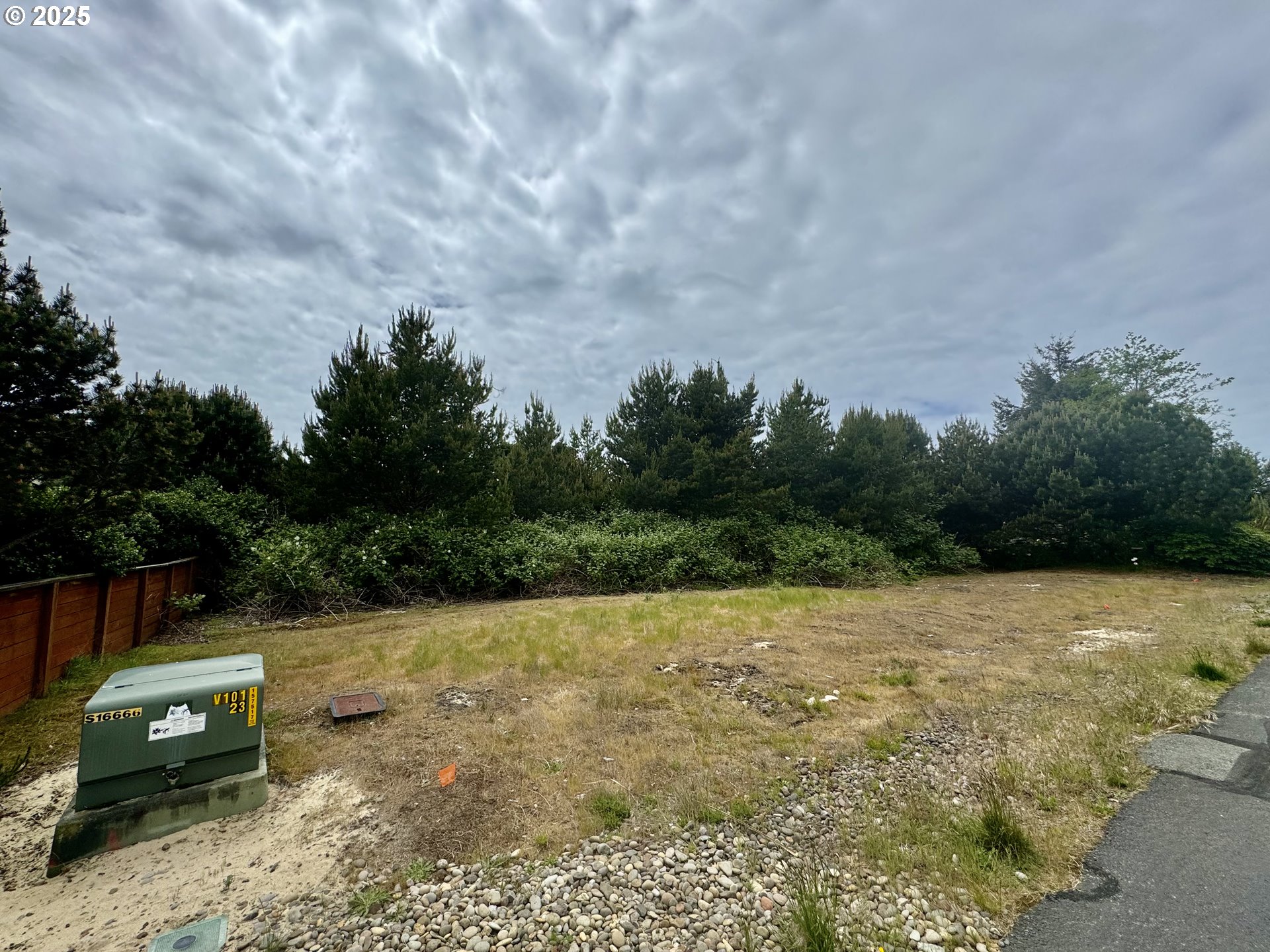 Lake Point Drive, Unit 23 Florence, OR 97439 - Photo 3 of 13 a view of a backyard with trees