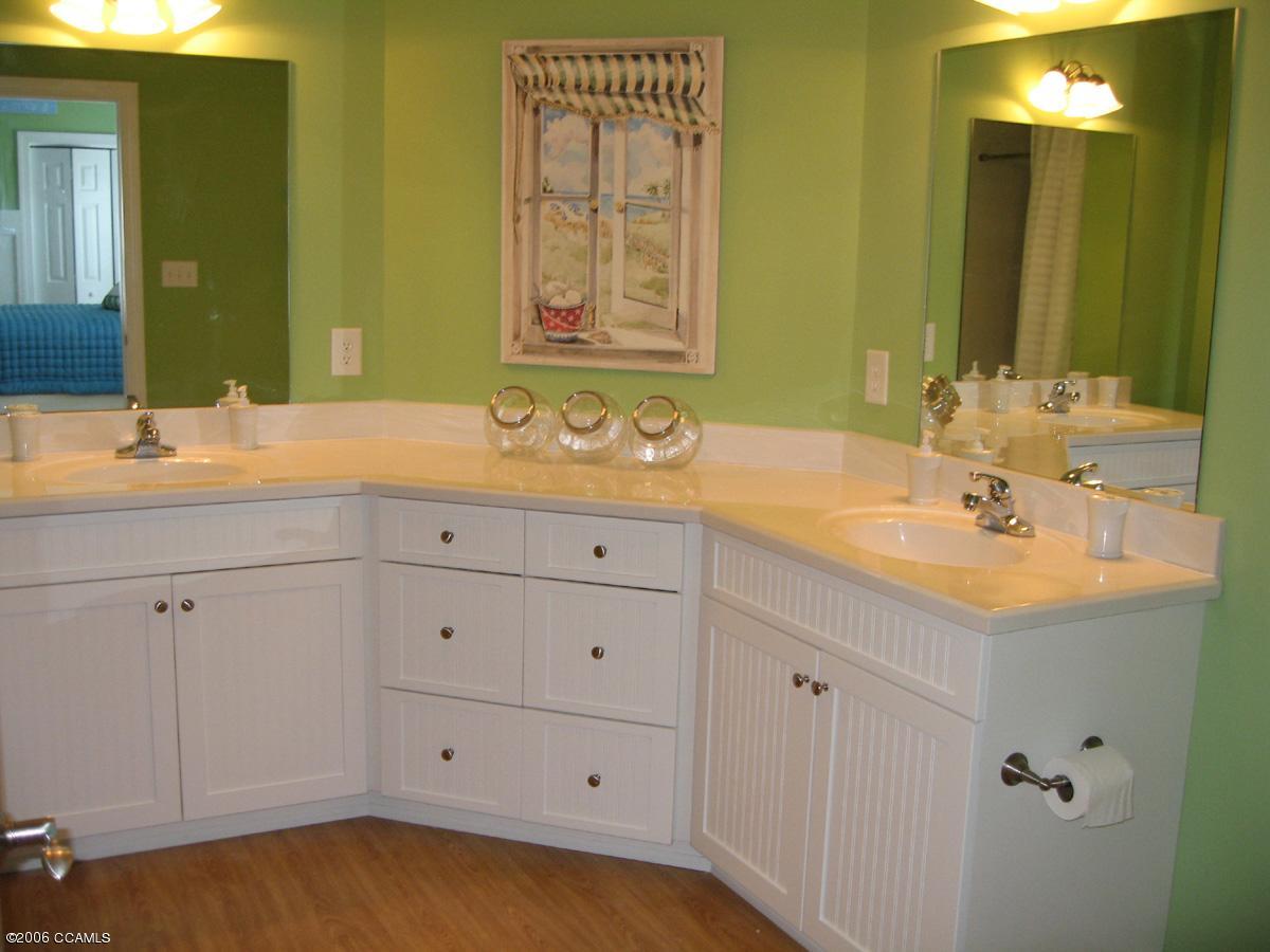 200 Lighthouse Lane, Unit 2D3 Cedar Point, NC 28584 - Photo 10 of 19 Model Master Bath