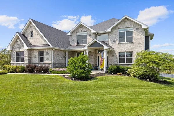 $950,000 | 22384 Mallow Drive, Frankfort, IL 60423