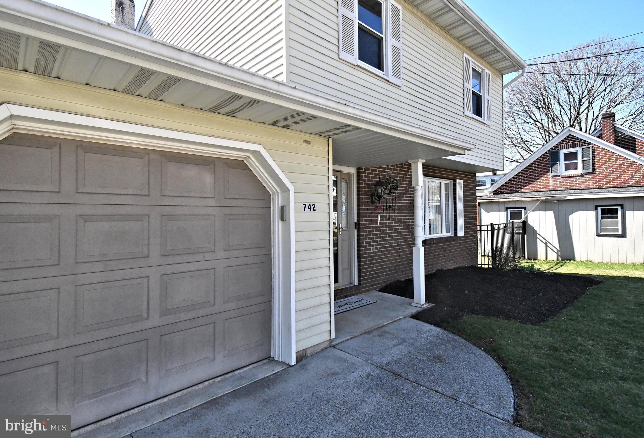 742 Walnut Street Emmaus, PA 18049 - Photo 2 of 25