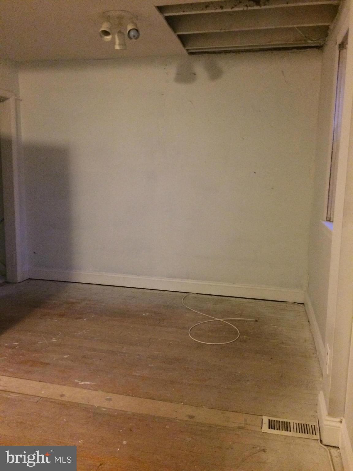 340 Grovethorn Road Baltimore, MD 21220 - Photo 13 of 17 a view of a room