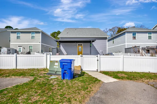 $2,750 | 3988 Hillyard Street, North Charleston, SC 29405