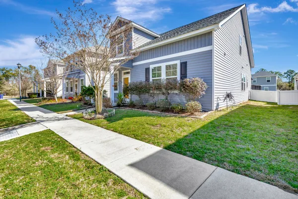 $2,750 | 3988 Hillyard Street, North Charleston, SC 29405