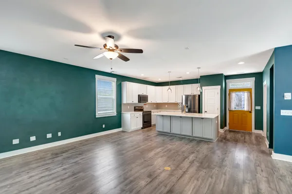 $2,750 | 3988 Hillyard Street, North Charleston, SC 29405