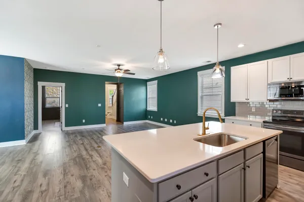 $2,750 | 3988 Hillyard Street, North Charleston, SC 29405