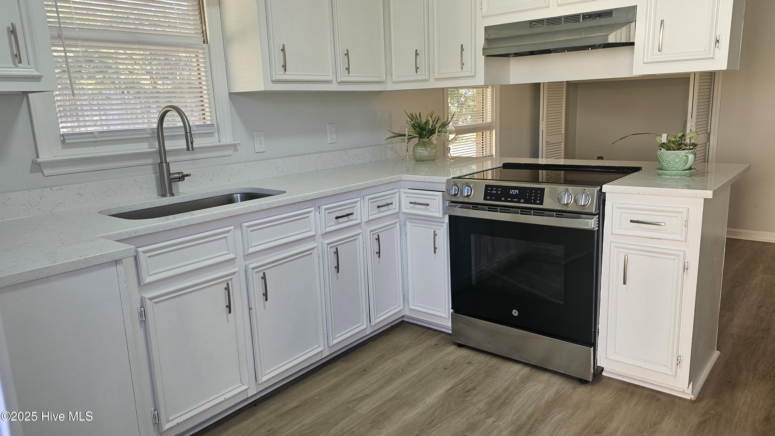 113 East Catawba Road Greenville, NC 27834 - Photo 12 of 19 12 Kitchen