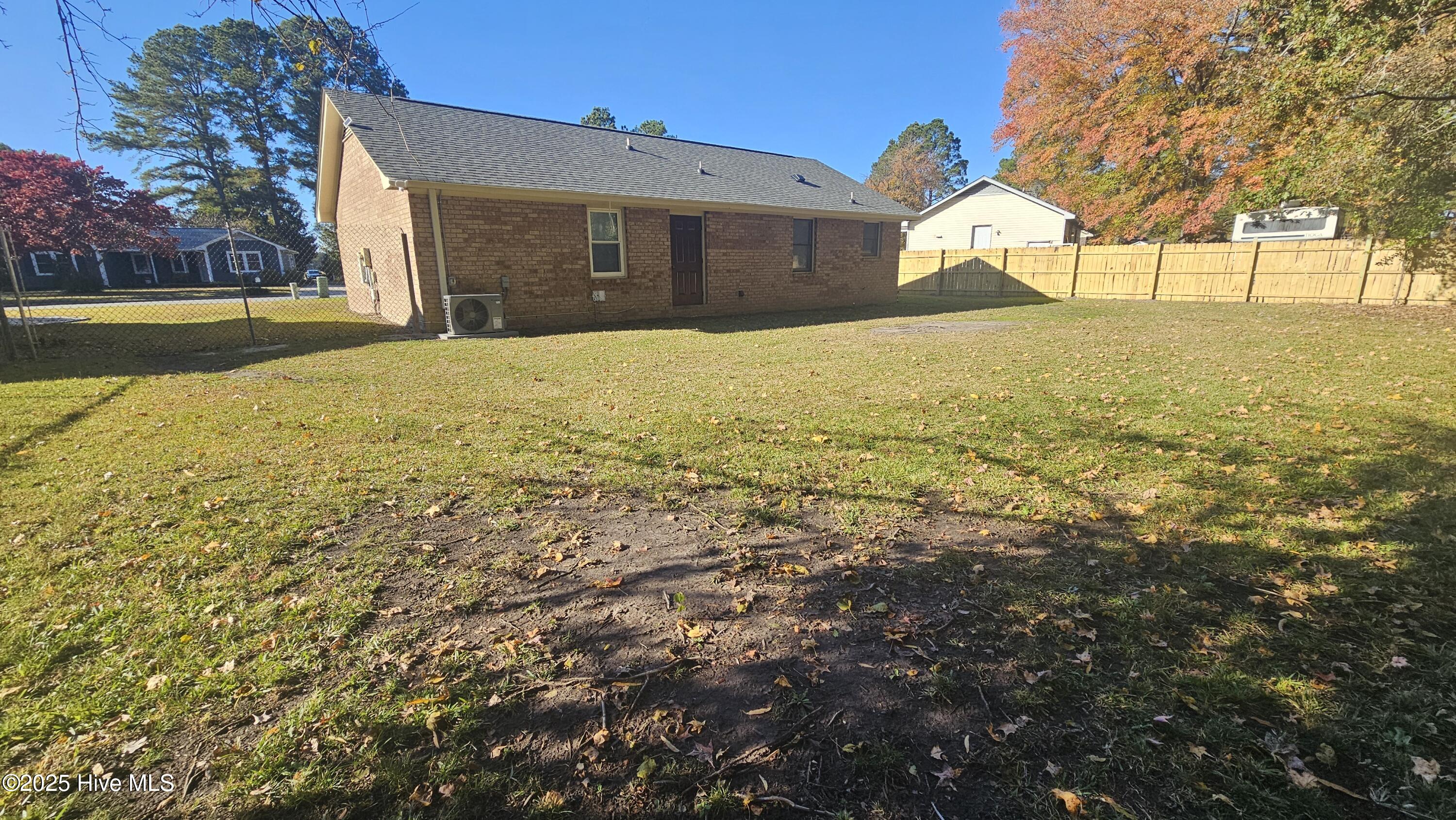 113 East Catawba Road Greenville, NC 27834 - Photo 3 of 19 3 Back