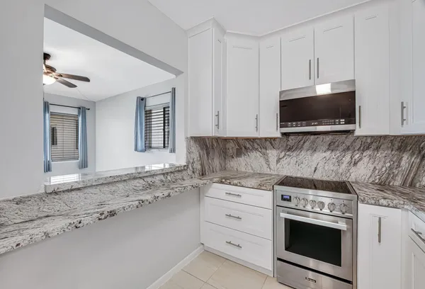 $1,300 | 2004 Lake Osborne Drive, Unit 4, Lake Worth Beach, FL 33461