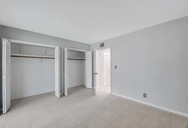 $1,300 | 2004 Lake Osborne Drive, Unit 4, Lake Worth Beach, FL 33461