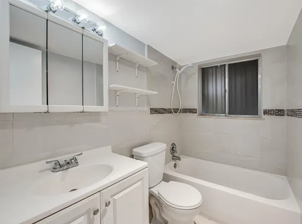 $1,300 | 2004 Lake Osborne Drive, Unit 4, Lake Worth Beach, FL 33461