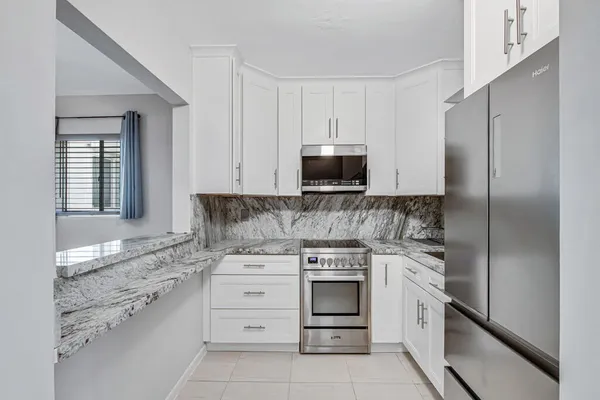 $1,300 | 2004 Lake Osborne Drive, Unit 4, Lake Worth Beach, FL 33461