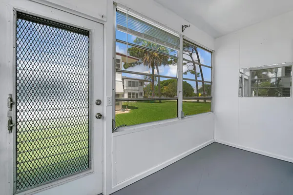 $1,300 | 2004 Lake Osborne Drive, Unit 4, Lake Worth Beach, FL 33461