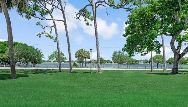 $1,300 | 2004 Lake Osborne Drive, Unit 4, Lake Worth Beach, FL 33461