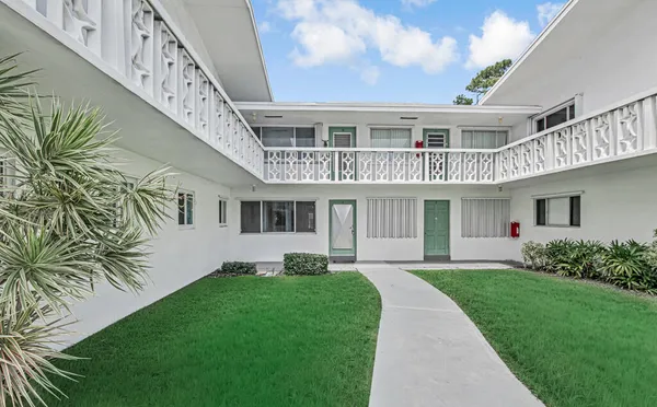 $1,300 | 2004 Lake Osborne Drive, Unit 4, Lake Worth Beach, FL 33461