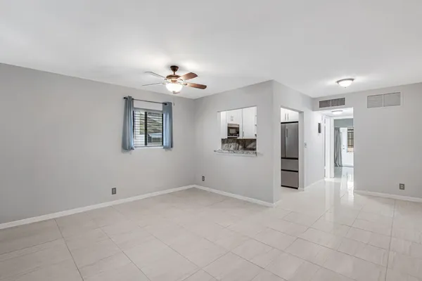 $1,300 | 2004 Lake Osborne Drive, Unit 4, Lake Worth Beach, FL 33461