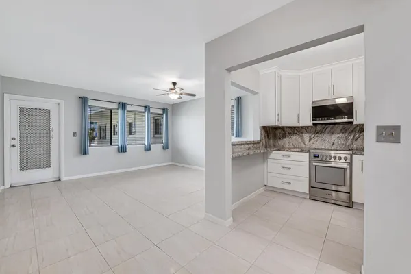 $1,300 | 2004 Lake Osborne Drive, Unit 4, Lake Worth Beach, FL 33461