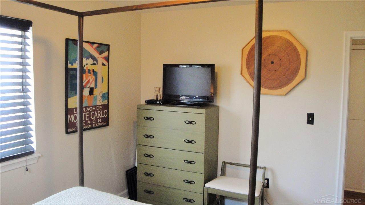 5760 Yorkshire Road Detroit, MI 48224 - Photo 25 of 35 31317697-25.JPG