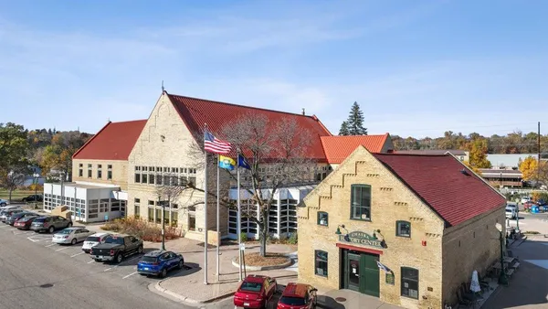 $675,000 | 1720 Oak Creek Pass, Chaska, MN 55318