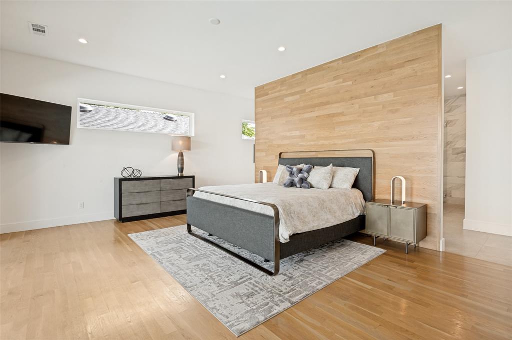9915 Hurley Way Dallas, TX 75220 - Photo 24 of 36 Custom Primary