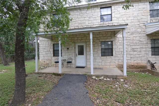 $1,749 | 8912 Circle Drive, Unit D, Austin, TX 78736