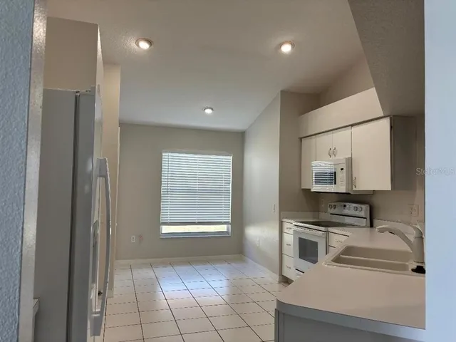 $2,300 | 1932 Grenville Court, Wesley Chapel, FL 33543