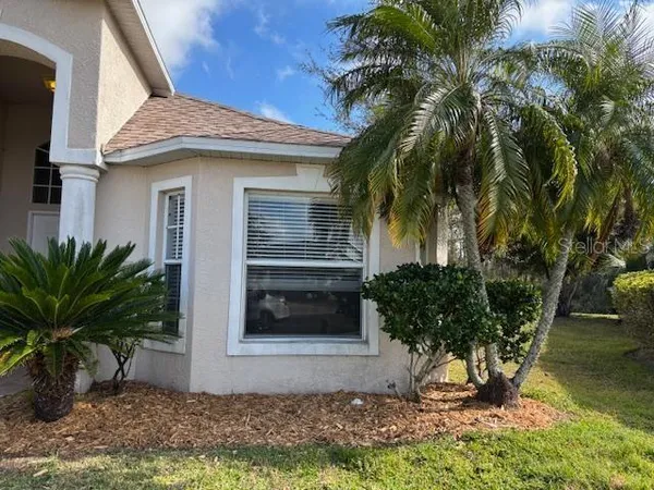 a view of a house with a yard