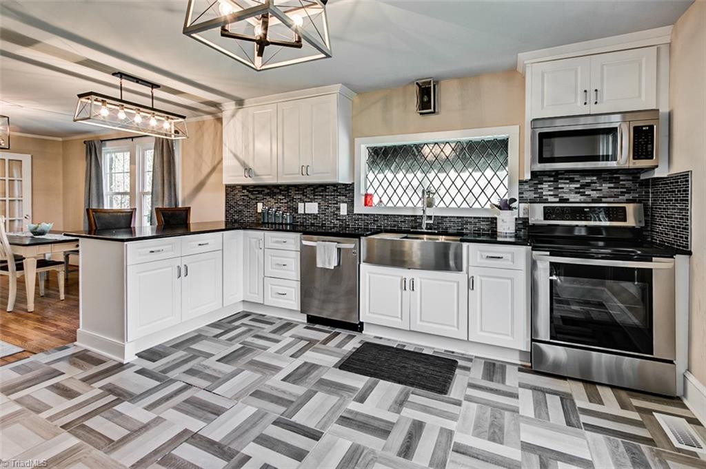 7008 Turnpike Road Archdale, NC 27263 - Photo 12 of 39 Stainless steel appliances
