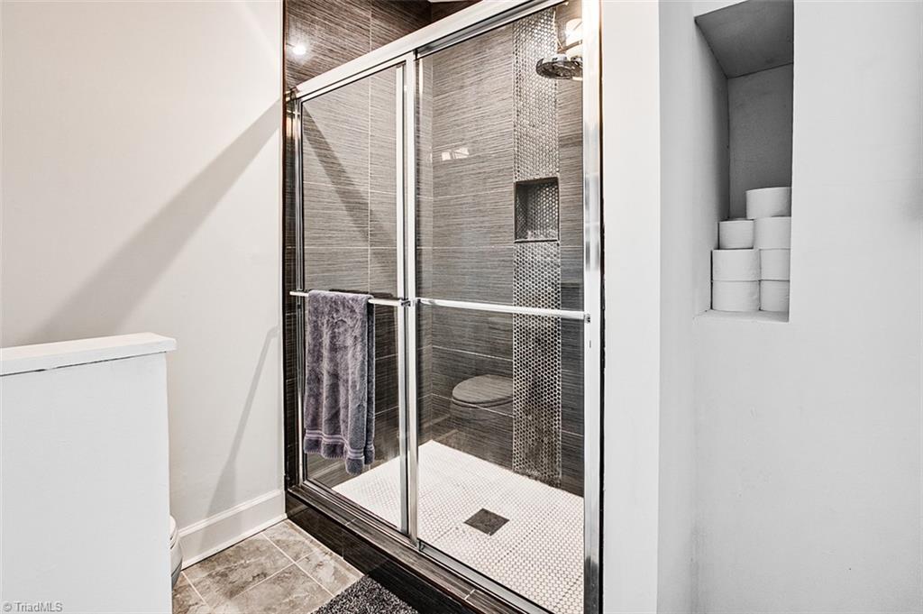 7008 Turnpike Road Archdale, NC 27263 - Photo 18 of 39 Custom tile shower