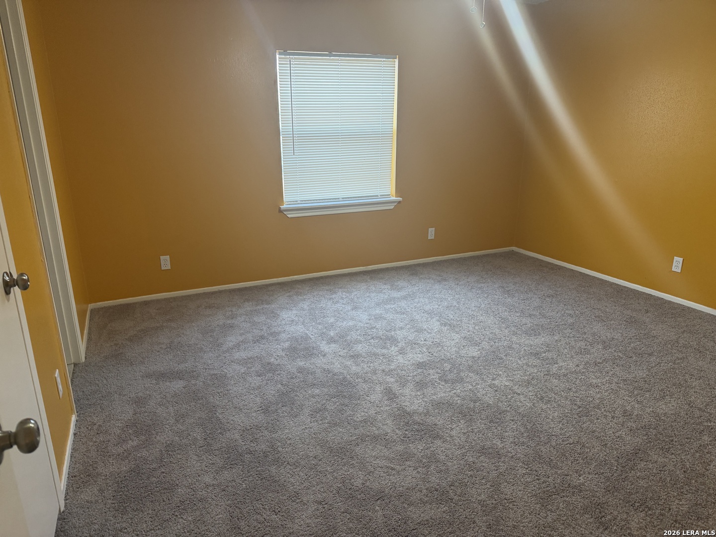 5435 Callaghan Road San Antonio, TX 78228 - Photo 25 of 38 an empty room with a window