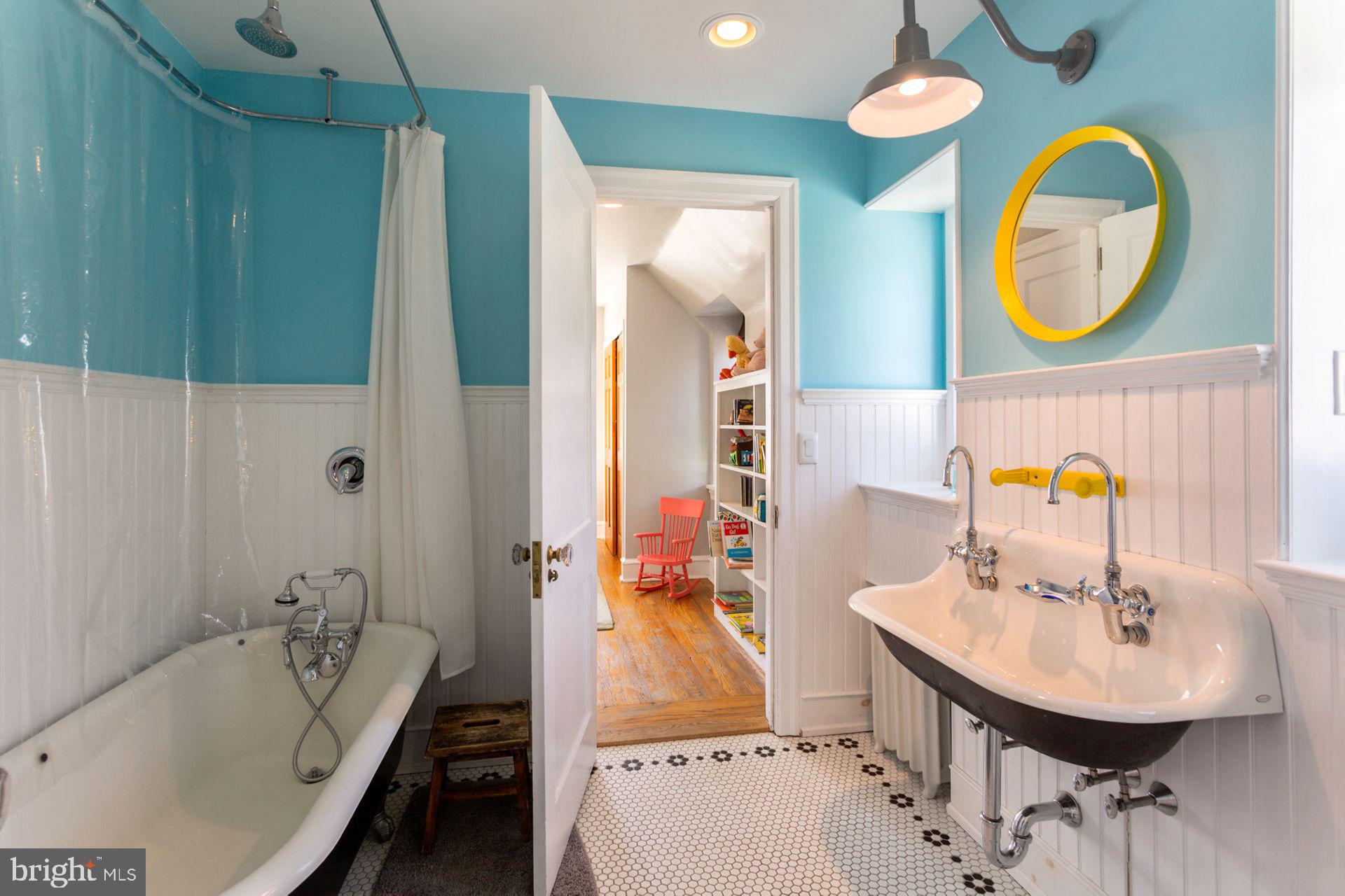 4900 Monument Road Philadelphia, PA 19131 - Photo 21 of 32 Jack & Jill Bathroom