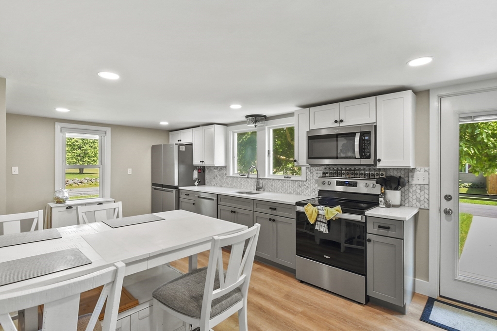 310 New Boston Road Fairhaven, MA 02719 - Photo 6 of 30 Gallery Image 6