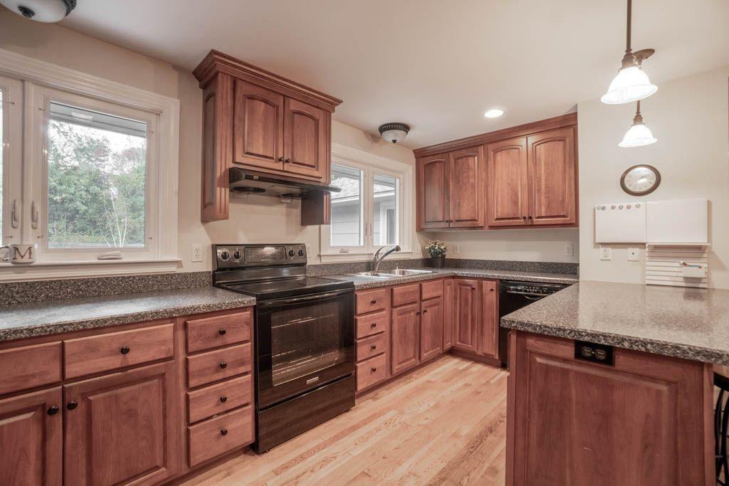 138 Middle Road Falmouth, ME 04105 - Photo 3 of 44 pic 15