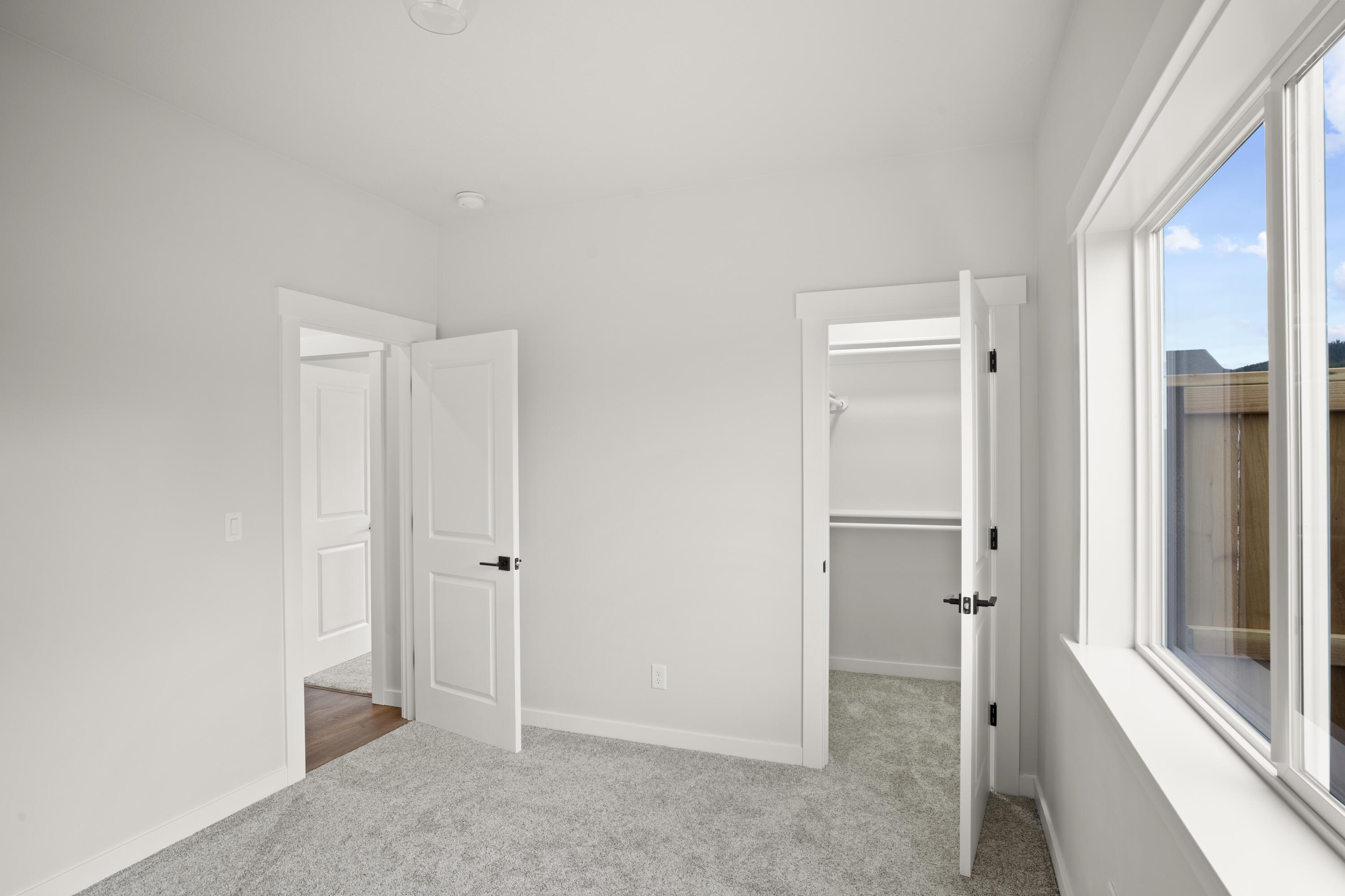 263 Samuel Lane Loop Road Phoenix, OR 97535 - Photo 26 of 31 Bedroom